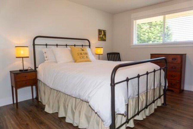 Building Photo - 3 bedroom, 2 bath with double car attached garage, newly remodeled.