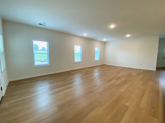 Building Photo - 4 bedroom, 2 bath in Brighton TN built in ...
