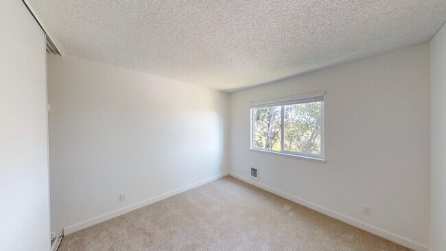 Building Photo - 445 Ignacio Blvd