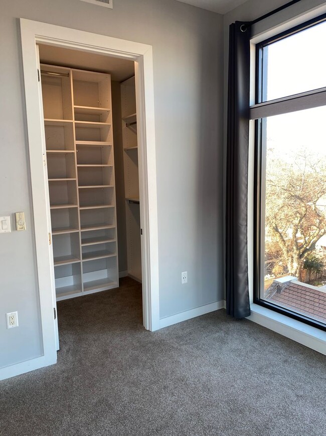 Building Photo - Beautiful CWE Condo with all the Amenities!