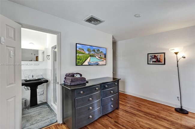 Building Photo - 609 Isle of Palms Dr
