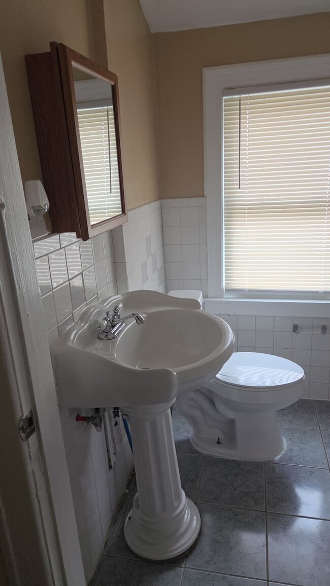 Building Photo - 9124 Manor St