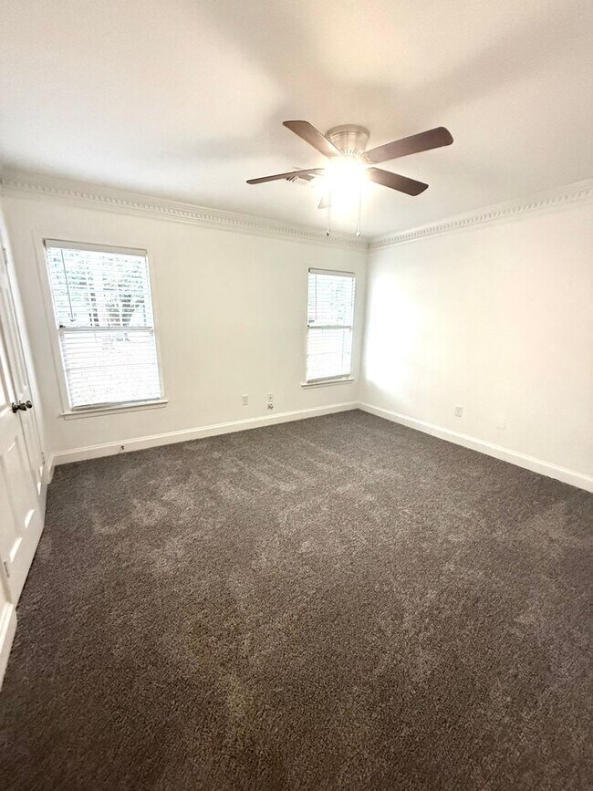 Building Photo - ** 4 Bed 2.5 Bath Located in Ridgefield** Call 334-366-9198 to schedule a self tour