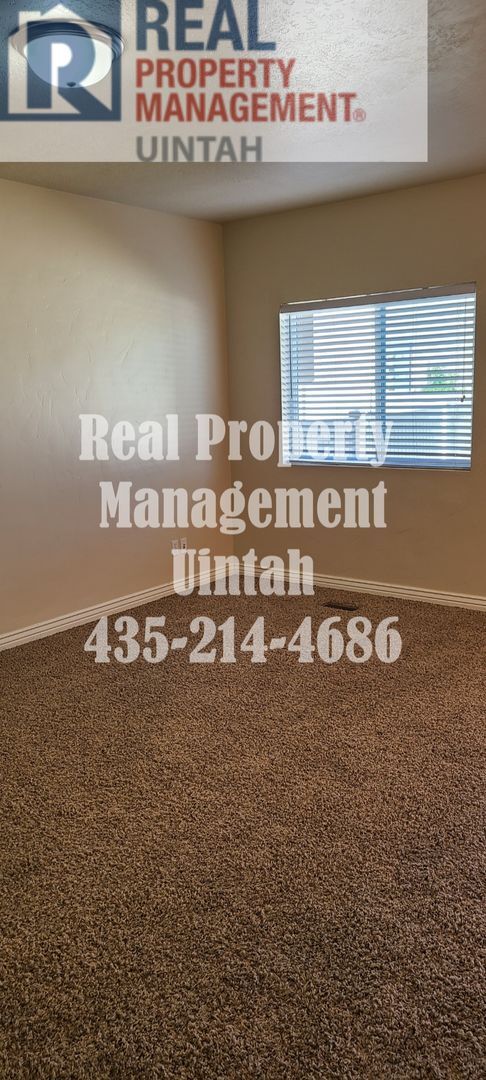 Building Photo - 3 bed 2.5 bath townhome in Fox Run