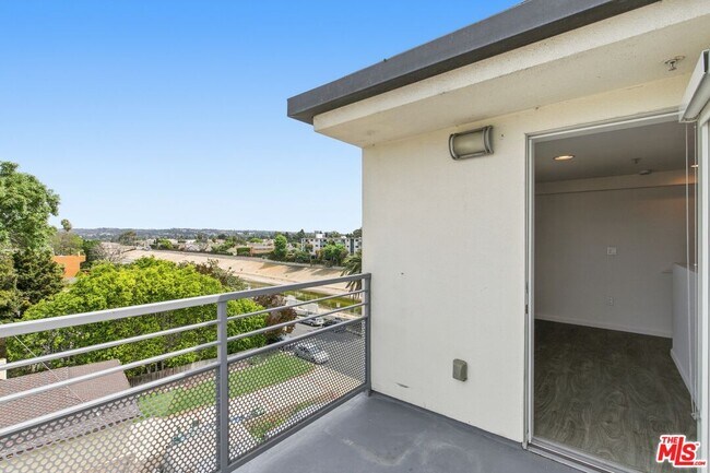 Building Photo - 4980 S Centinela Ave