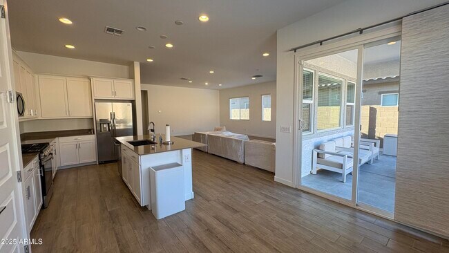 Building Photo - 3240 W Peak View Rd