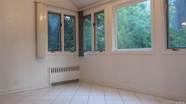 Building Photo - 100 Hicks Ln