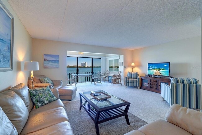 Building Photo - 868 Bayway Blvd