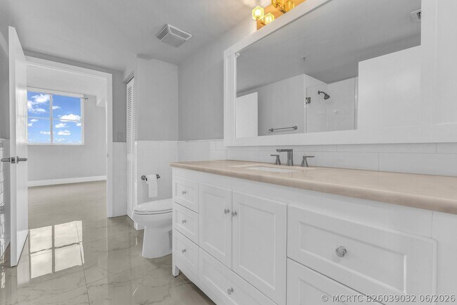 Building Photo - 3020 NE 32nd St