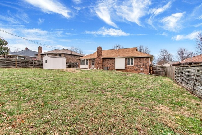 Building Photo - PRE-LEASING! 3 Bed / 2 Bath in south central Springfield