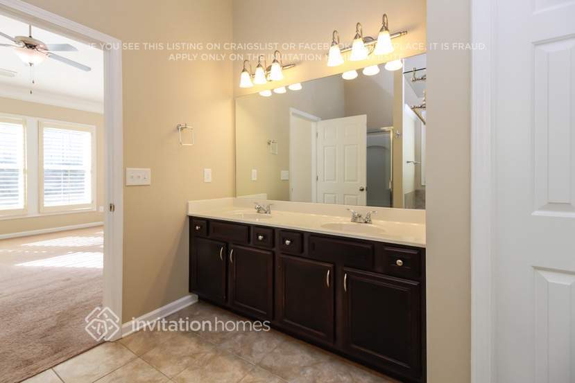 Building Photo - 921 Upland Ives Dr