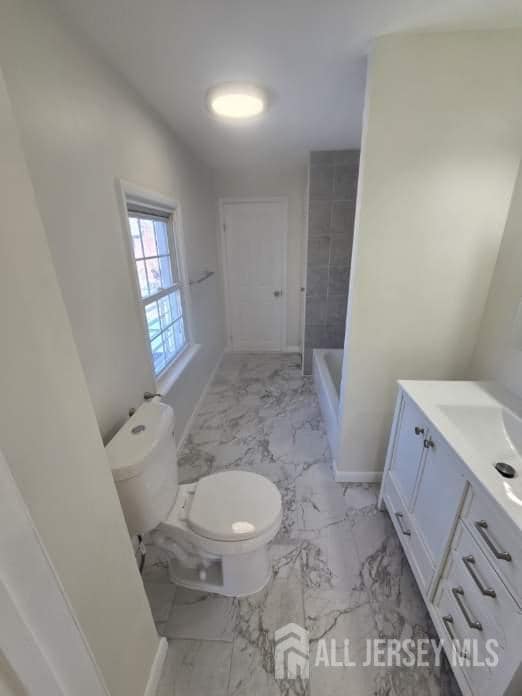 Building Photo - 633 Linden Ave