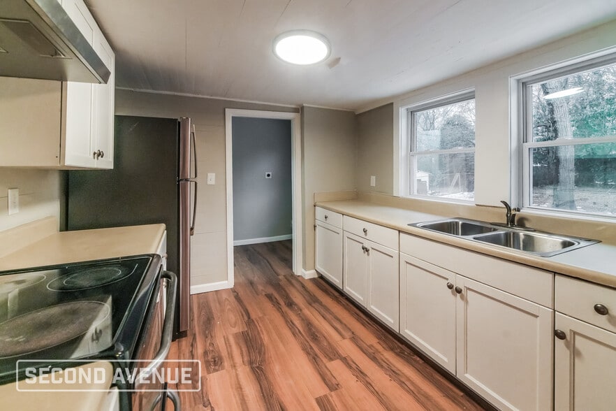 Building Photo - 203 Maple St