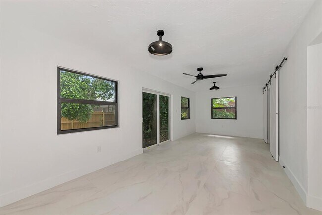 Building Photo - 1658 Ridgewood Ln