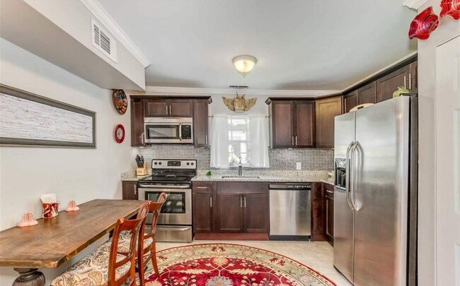 Building Photo - 605 48th St S