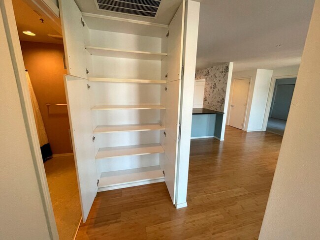Building Photo - Fantastic Irvington Place Condo with Washe...