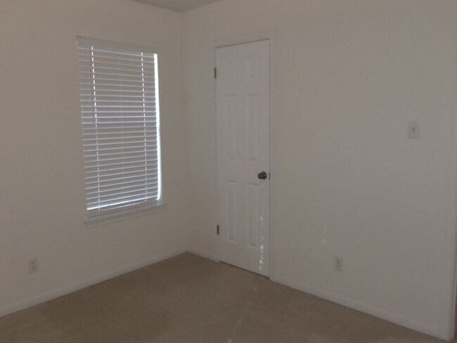 Building Photo - 4510 Fawn Dr