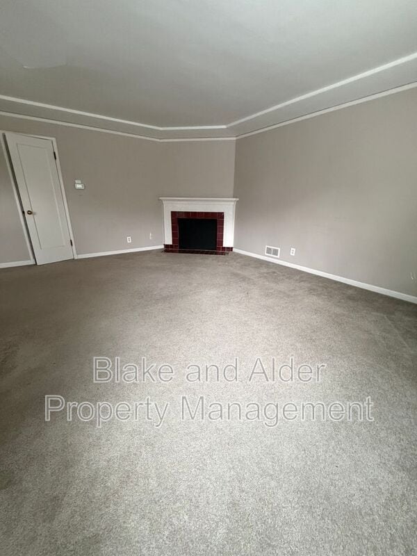 Building Photo - 7303 SE Madison St