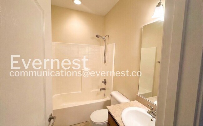 Building Photo - 273 Oxmoor Pl