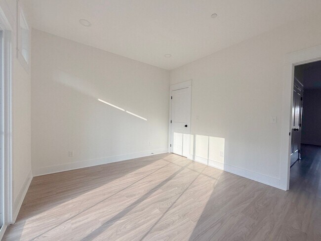Building Photo - Spacious 4-Bedroom Townhome at Highbury + Summer Special