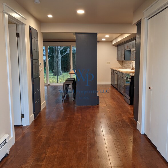 Entry - 165 Lincoln St