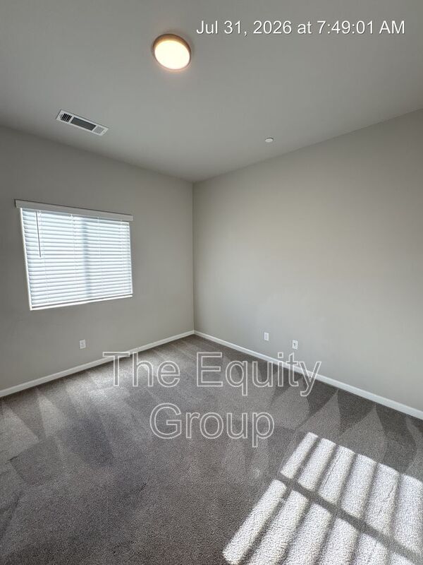 Building Photo - 514 S Summit St