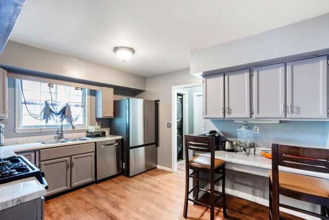 Building Photo - 247 Strawridge Rd