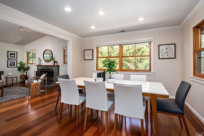 Building Photo - 5BD/3.5BA HOME ON DESIRABLE CULLODEN PARK RD.
