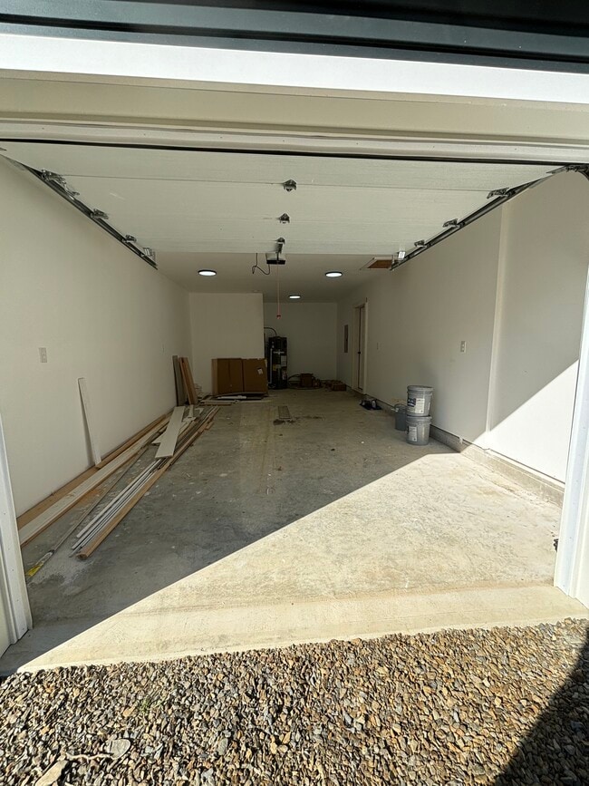 Building Photo - 22 Pond Rd