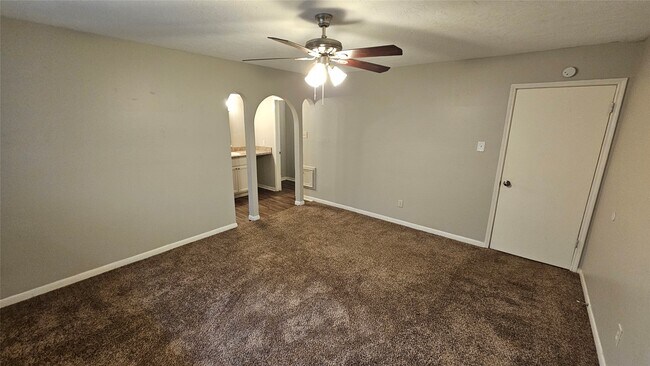 Building Photo - 1404 Cactus St