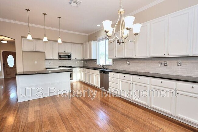 Building Photo - 2040 San Esteban Cir