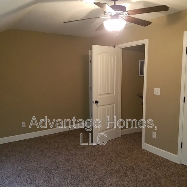 Building Photo - 2176 SW Timbertrace Ln