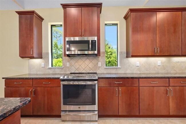 Building Photo - 27 Bay Ct