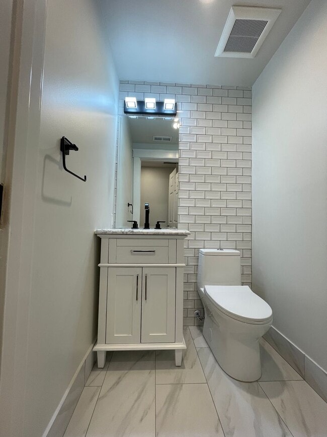 Building Photo - 3Bd/2.5Ba Mercer Island House