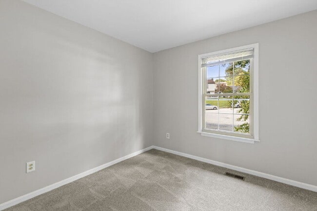 Building Photo - 7 Wood Oak Ct
