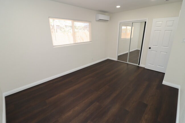 Building Photo - 468 N Cypress St