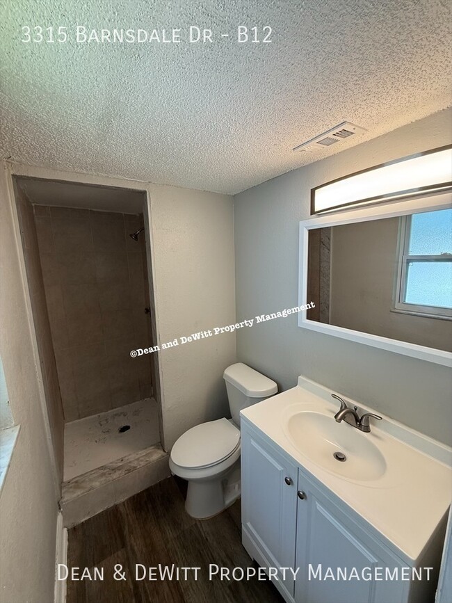 Building Photo - 3315 Barnsdale Dr