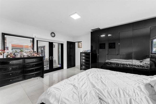 Building Photo - 551 SW 127th Ave