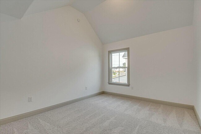 Building Photo - 2021 Warbler Dr