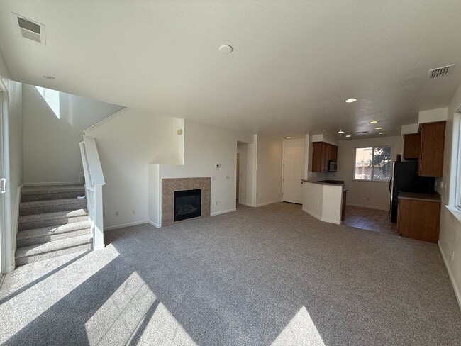 Building Photo - 2-story 4bed 2.5bath home available in Nor...