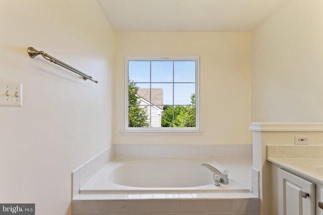 Building Photo - 45554 Reading Terrace
