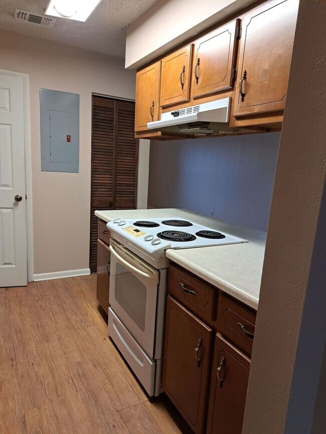 Building Photo - 1514 Kraft Ave