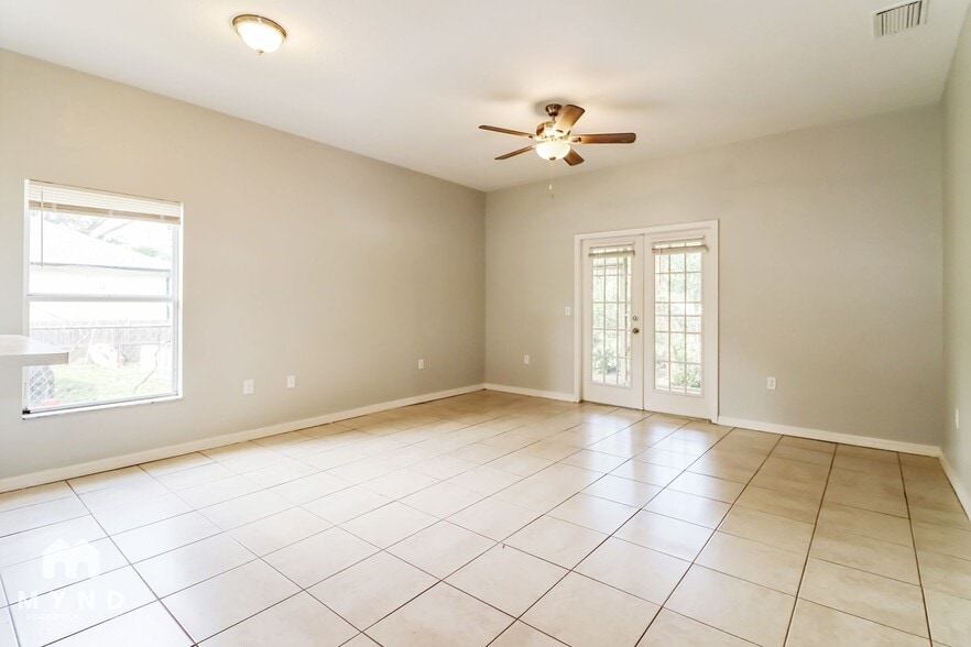 Building Photo - 2218 E Ida St