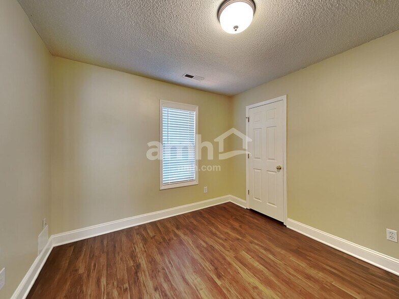 Building Photo - 6217 Highland Brook Dr