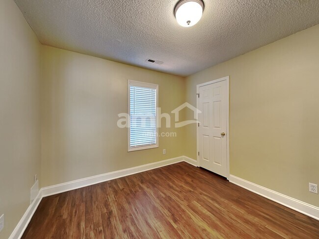 Building Photo - 6217 Highland Brook Dr