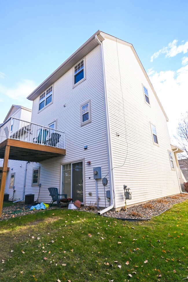 Building Photo - 3266 Oak View Dr