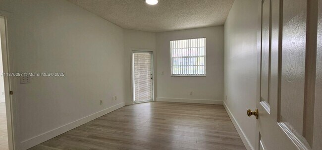 Building Photo - 3205 NE 184th St