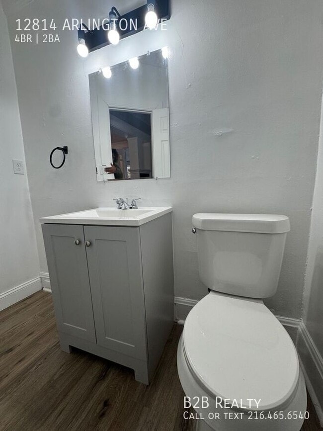 Building Photo - 12814 Arlington Ave