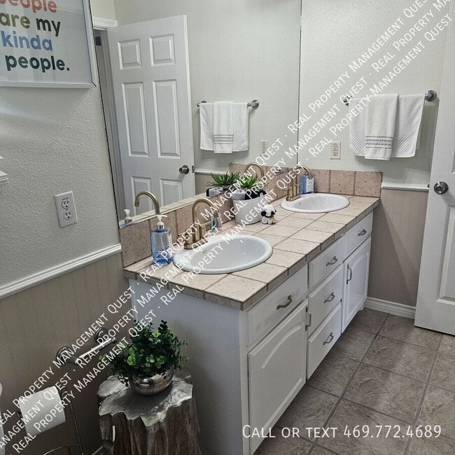 Building Photo - 2522 Waterstone Dr