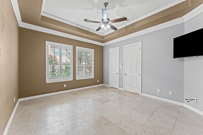 Building Photo - 2906 Royal Oaks Green